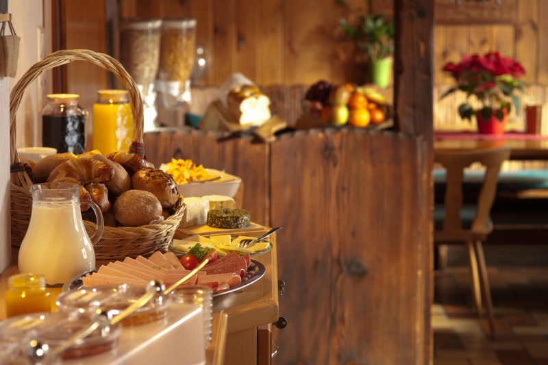 boulangerie-CASTILLON-min_breakfast_buffet_food_restaurant_meal_hotel_plate_fresh-718745